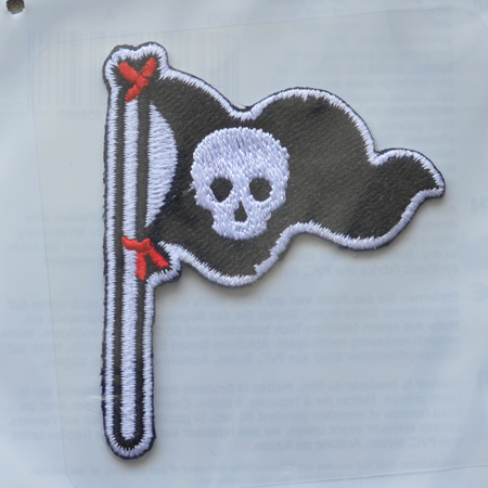 Drapeau pirate, 6  / 4.8 cm.